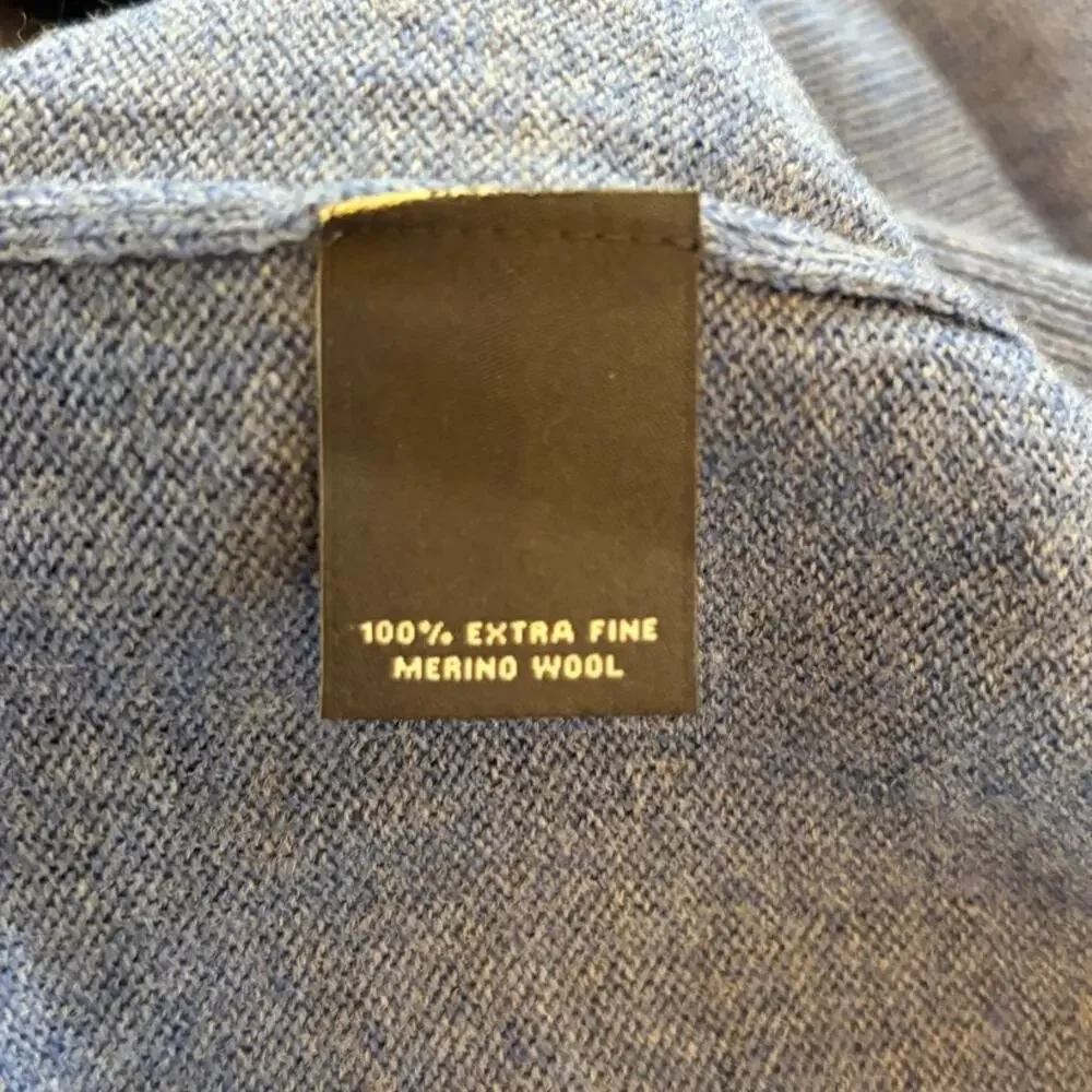 Hart Schaffner Marx 100% Extra Fine Merino Wool V-Neck Sweater Blue Men's Small